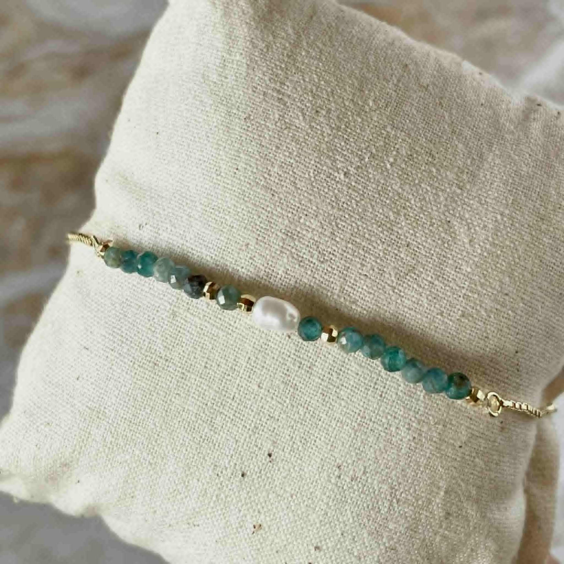 Apatite and Freshwater Pearl Shifter Bracelet-Bracelet-Southern Jewewellery Co.-Southern Goods Co.