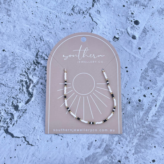 White and Black Beaded Bracelet-Bracelet-Southern Jewewellery Co.-Southern Goods Co.