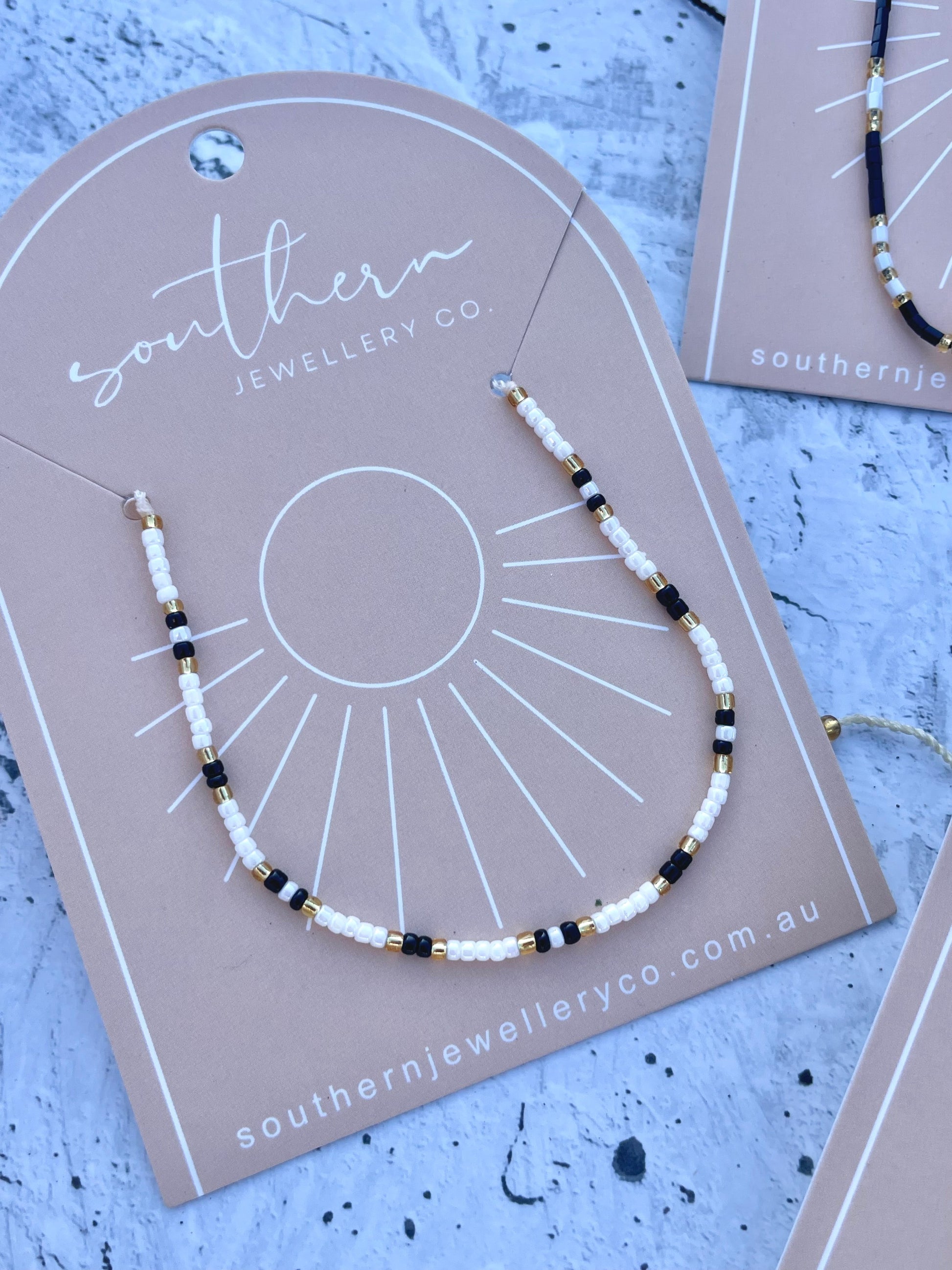 White and Black Beaded Bracelet-Bracelet-Southern Jewewellery Co.-Southern Goods Co.