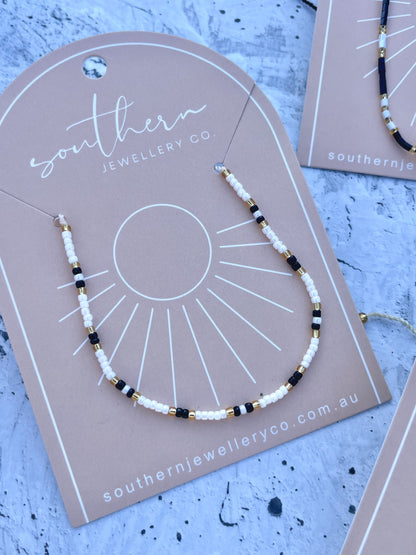White and Black Beaded Bracelet-Bracelet-Southern Jewewellery Co.-Southern Goods Co.