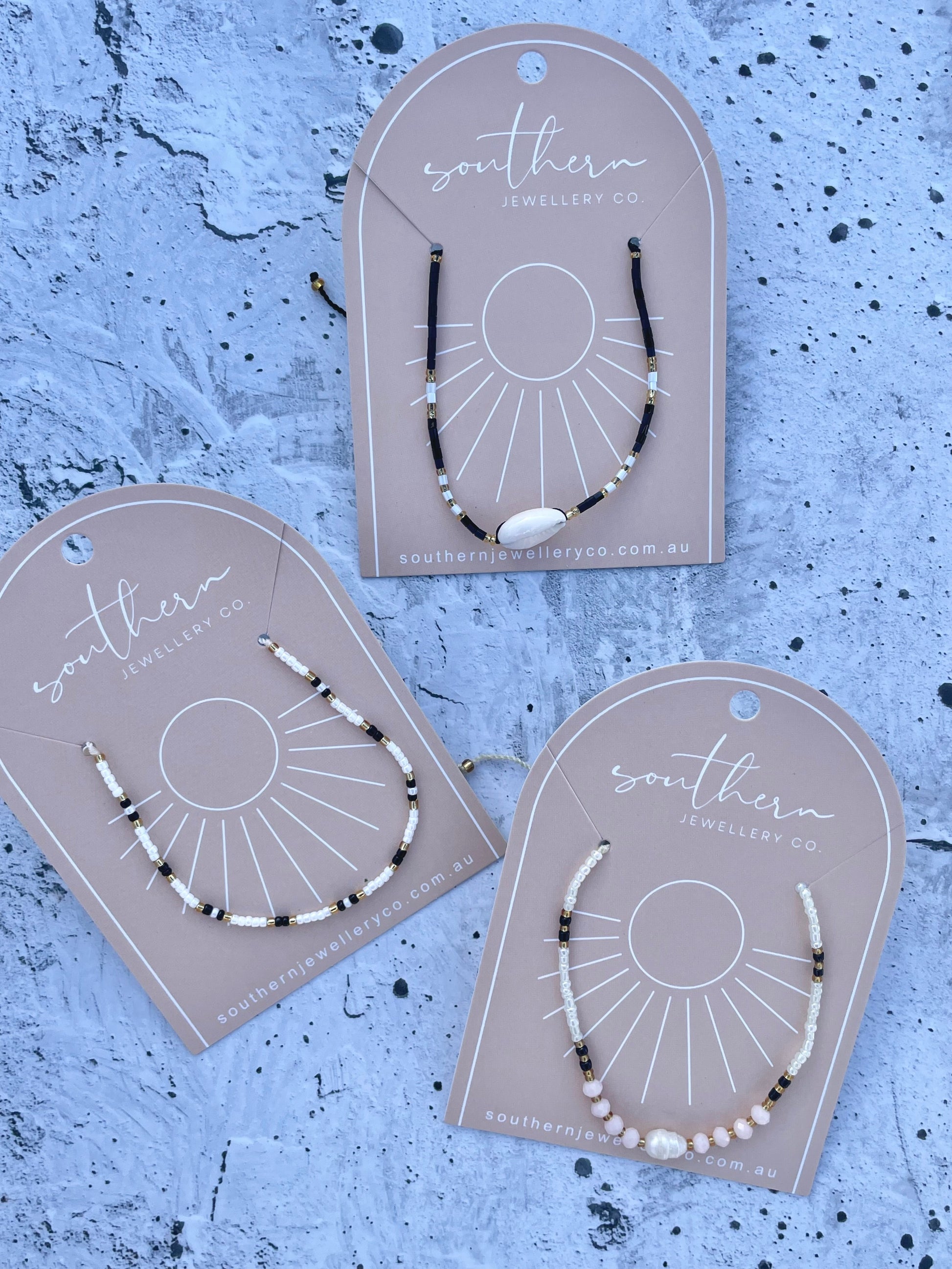 White and Black Beaded Bracelet-Bracelet-Southern Jewewellery Co.-Southern Goods Co.